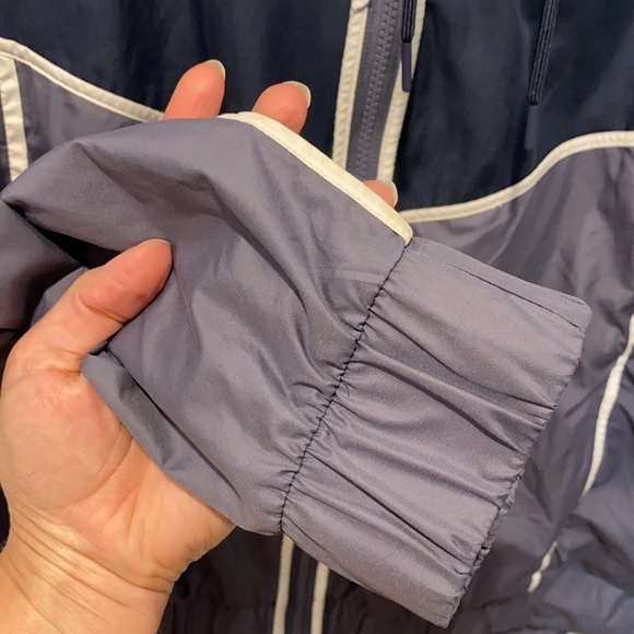 Nike Lightweight Rain Windbreaker Jacket EUC - Picture 5 of 16